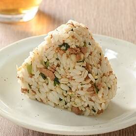 今週新発売のそぼろまとめ！『おおきなおむすび　たまごふりかけ』、『生姜と鶏そぼろのもち麦入りおにぎり』など♪