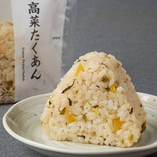 今週新発売のファミマおにぎりまとめ！『だし醤油まぶし飯　海苔佃煮おむすび』、『もち麦　大きなおむすび　おかか　鰹節まぶし』など♪