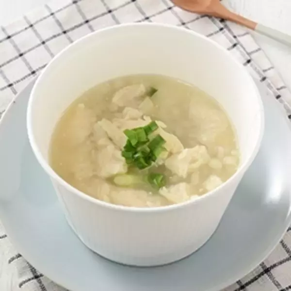 「今週新発売のダイエットまとめ！『もち麦入り　たんぱく質たっぷり参鶏湯風スープ』、『彩り野菜とそぼろの旨辛ビビンパ　もち麦入りご飯』など♪」の画像
