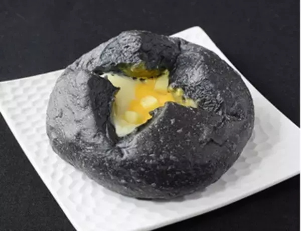 「今週新発売のローソンパンまとめ！『４種フルーツのチーズクリームサンド』、『ブラックメロンパン』など♪」の画像