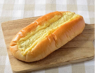 今週新発売のローソンパンまとめ！『４種フルーツのチーズクリームサンド』、『ブラックメロンパン』など♪