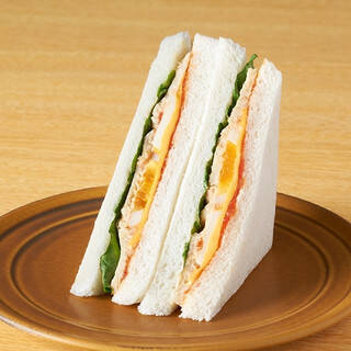 今週新発売のファミマパンまとめ！『ベイクドショコラ』、『ペッパー唐揚げバーガー』など♪