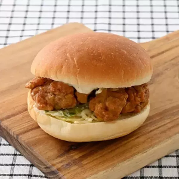 「今週新発売のファミマパンまとめ！『ベイクドショコラ』、『ペッパー唐揚げバーガー』など♪」の画像