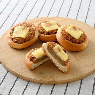 今週新発売のファミマパンまとめ！『ベイクドショコラ』、『ペッパー唐揚げバーガー』など♪