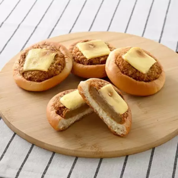 「今週新発売のファミマパンまとめ！『ベイクドショコラ』、『ペッパー唐揚げバーガー』など♪」の画像