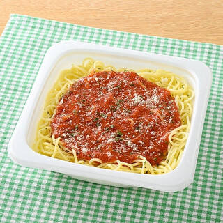 今週新発売のコンビニパスタまとめ！『バジル香る！クワトロチーズラザニア』、『生パスタ　青森県産にんにくのトマトパスタ』など♪