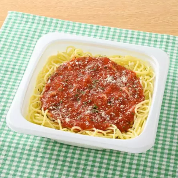 「今週新発売のコンビニパスタまとめ！『バジル香る！クワトロチーズラザニア』、『生パスタ　青森県産にんにくのトマトパスタ』など♪」の画像