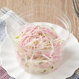 今週新発売の大根まとめ！『期間限定　早摘みもずくとカニカマのサラダ』、『混ぜて食べるオクラと長芋のねばねばサラダ』など♪