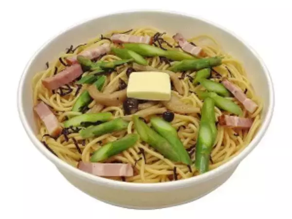 「今週新発売のコンビニパスタまとめ！『チキンと野菜の冷製パスタ』、『スパイス香るカレーパスタ　ハンバーグのせ』など♪」の画像