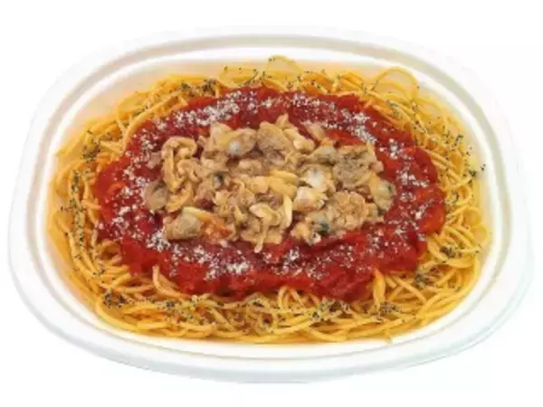 「今週新発売のコンビニパスタまとめ！『チキンと野菜の冷製パスタ』、『スパイス香るカレーパスタ　ハンバーグのせ』など♪」の画像