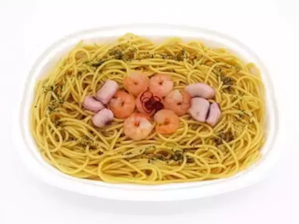 「今週新発売のコンビニパスタまとめ！『きのこの和風パスタ　大盛』、『ヤミ闇やみつき　イカ墨パスタ』など♪」の画像