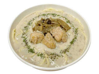 今週新発売のコンビニパスタまとめ！『きのこの和風パスタ　大盛』、『ヤミ闇やみつき　イカ墨パスタ』など♪