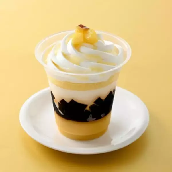 「今週新発売のファミマスイーツまとめ！『お芋はちみつバターのパフェ』、『もっちりクリームロール　カスタードホイップ』など♪」の画像