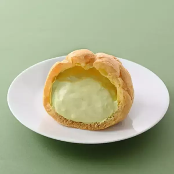 「今週新発売のファミマスイーツまとめ！『お芋はちみつバターのパフェ』、『もっちりクリームロール　カスタードホイップ』など♪」の画像