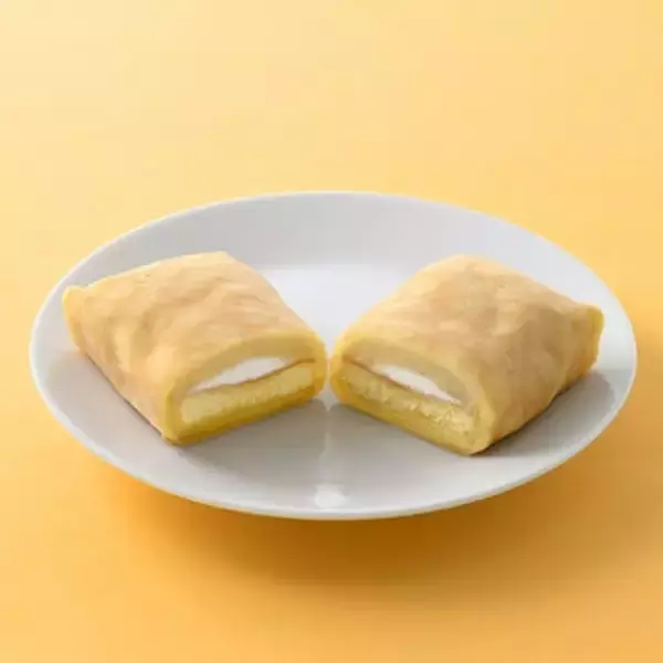 「今週新発売のファミマスイーツまとめ！『お芋はちみつバターのパフェ』、『もっちりクリームロール　カスタードホイップ』など♪」の画像