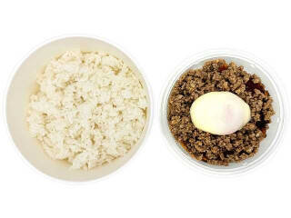 今週新発売のそぼろまとめ！『鮭と玉子そぼろおむすび』、『ビビンバ風押麦サラダ』など♪