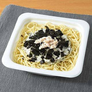 今週新発売のパスタまとめ！『チーズの虜　焼きナポリタン』、『トマトと生ハムのバジルパスタサラダ』など♪