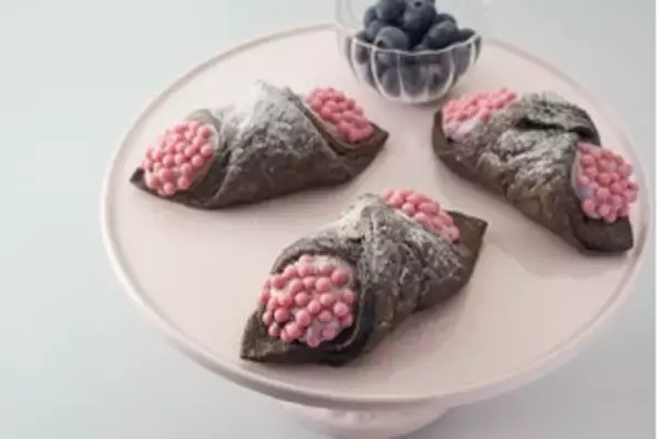 「今週新発売のスターバックスコーヒーまとめ！『沖縄　かりー　ちんすこう　バニラ　キャラメル　フラペチーノ』、『クリームパイ　ブルーベリー＆ココア』など♪」の画像