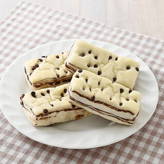 今週新発売のファミマパンまとめ！『チョコのバタークロワッサンメロンパン』、『アーモンドツイスト』など♪