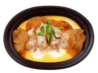 今週新発売の卵料理まとめ！『盛りすぎ！ツナたまごサンド』、『燻製豚トロと半熟煮たまご』など♪