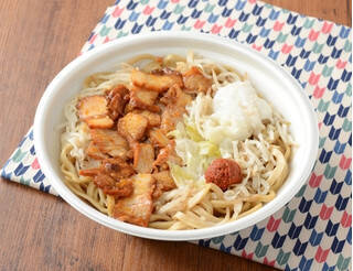 今週新発売のコンビニラーメンまとめ！『富山名物　ブラックラーメン』、『ゆず塩ラーメンサラダ』など♪