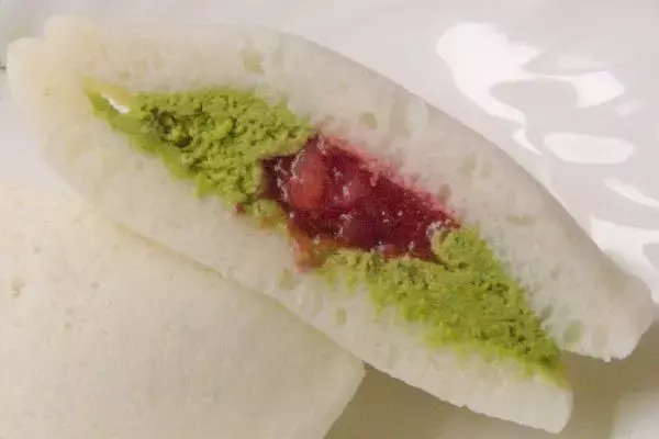 「セブンのどらはクリスマス仕様！？　白に緑に赤が映える！：今週のコンビニスイーツランキング」の画像