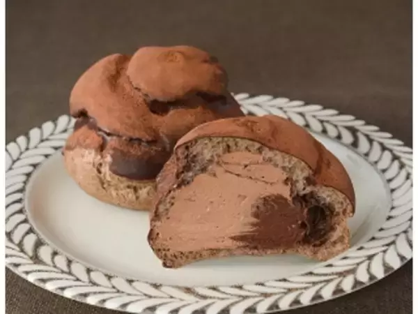 「ローソンチョコシュー、カカオが薫る！　その濃厚さに刮目せよ！：今週のコンビニスイーツランキング」の画像