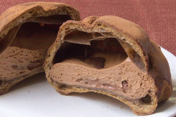 ローソンチョコシュー、カカオが薫る！　その濃厚さに刮目せよ！：今週のコンビニスイーツランキング