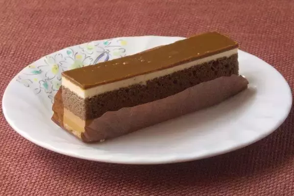 「ローソンチョコシュー、カカオが薫る！　その濃厚さに刮目せよ！：今週のコンビニスイーツランキング」の画像