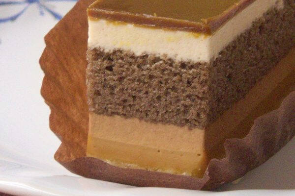 ローソンチョコシュー、カカオが薫る！　その濃厚さに刮目せよ！：今週のコンビニスイーツランキング