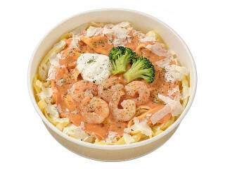 今週新発売のコンビニパスタまとめ！『生パスタ　海老トマトクリーム』、『ナスと挽肉のピリ辛トマト　リガトーニ使用』など♪