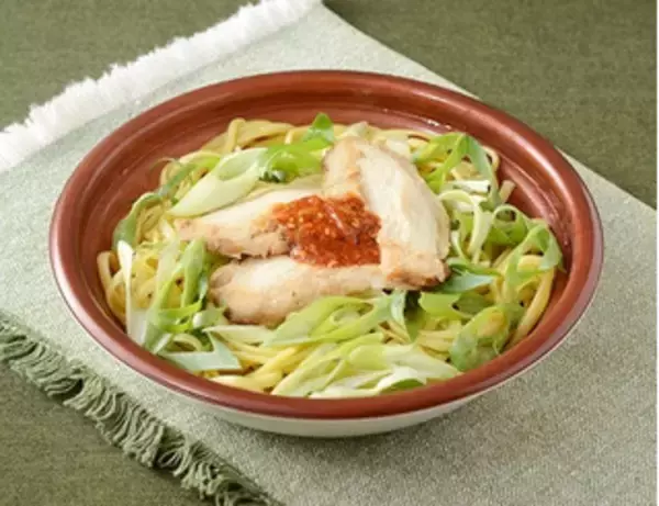 「今週新発売のコンビニパスタまとめ！『ポテトとベーコンのコーンクリームパスタ』、『チーズと黒胡椒のパスタ　カチョエペペ風』など♪」の画像