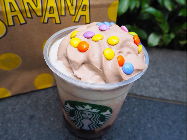 【スタバ新作】POPな見た目にバナナの果肉ぎっしり♪サマーシーズン2022年第1弾は「バナナナバナナ」なフラペチーノ！