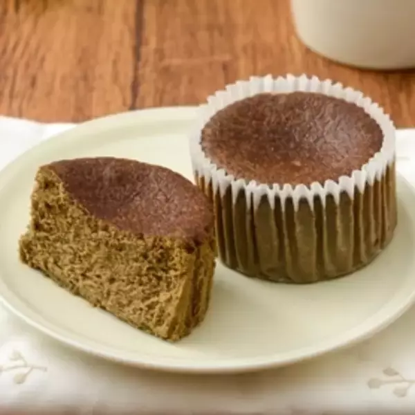 「今週新発売のコンビニケーキまとめ！『しっとりむぎゅっ！バナナケーキ』、『ＩＣＨＩＢＩＫＯ　いちごのうずまきロールケーキ』など♪」の画像