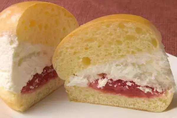 「ローソン×GODIVAはやっぱり強い！　ロールケーキを召し上がれ：今週のコンビニスイーツランキング」の画像