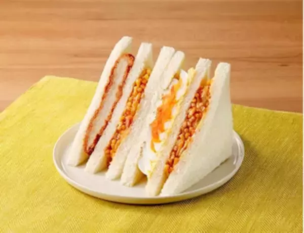 「今週新発売の卵料理まとめ！『玉子かけごはん風おむすび』、『やみつき香味ダレのとろっと韓国風煮たまご』など♪」の画像