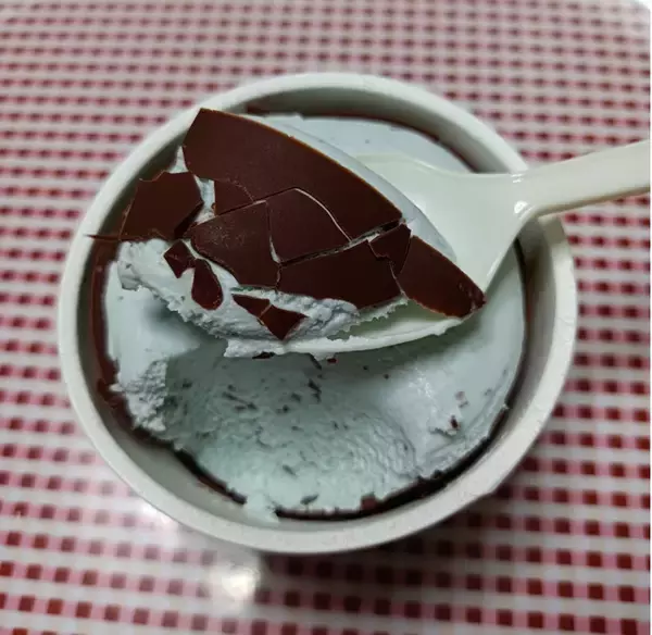 「砕いて食べるアイスってナニ⁉️」の画像