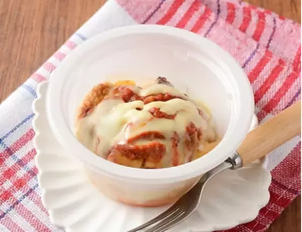 「今週新発売のトマトまとめ！『本ズワイ蟹をのせたトマトクリームパスタ』、『トマトクリームのグリルチキン弁当』など♪」の画像