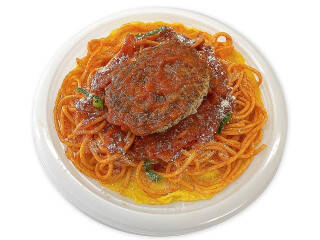 今週新発売のコンビニパスタまとめ！『生パスタカルボナーラ　北海道産牛乳』、『生パスタ　３種きのこのクリームソース』など♪