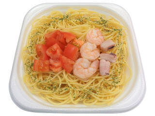 今週新発売のコンビニパスタまとめ！『生パスタカルボナーラ　北海道産牛乳』、『生パスタ　３種きのこのクリームソース』など♪