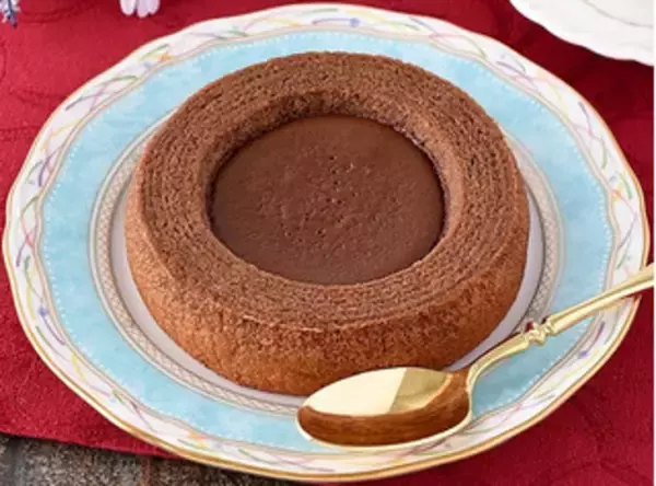 「今週新発売のケーキまとめ！『生チョコを使ったチョコケーキのバウム』、『×ＲＩＮＧＯ　シャキっとリンゴのパイケーキ』など♪」の画像