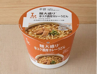 今週新発売のうどんまとめ！『麺大盛り　辛コク濃厚カレーうどん』、『赤い天ぷら三昧うどんでか盛』など♪