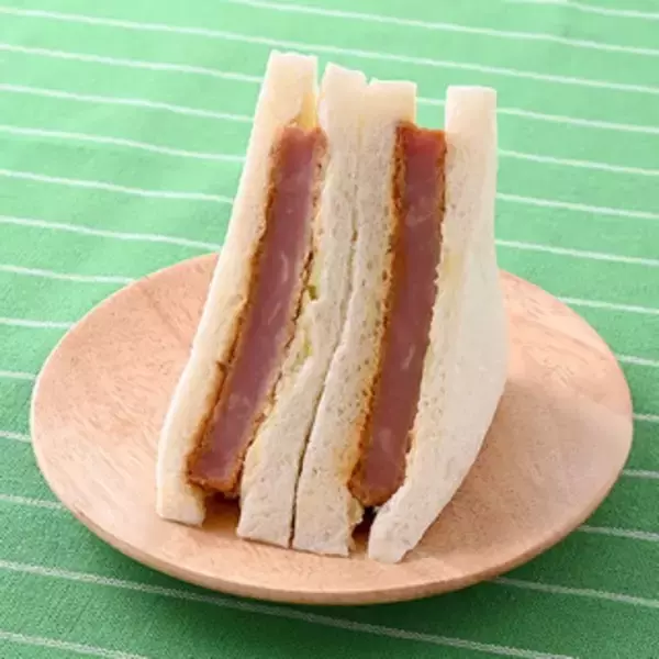 「今週新発売のボリュームのある食べものまとめ！『厚切りハムカツサンド』、『チキンタルタル巻』など♪」の画像