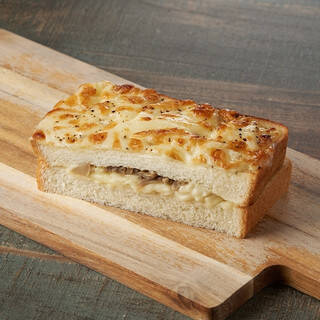 今週新発売のファミマパンまとめ！『クッキー＆クリームパン』、『ミルク風味ホイップサンドのとそだち牛乳入り』など♪