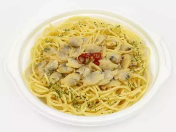 「今週新発売のコンビニパスタまとめ！『ソースたっぷり生パスタ　スモークチーズカルボナーラ』、『とろ～りチーズとショートパスタのボロネーゼ』など♪」の画像