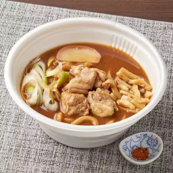 「今週新発売の鶏肉まとめ！『ココナッツミルク仕立てのバターチキンカレー　もち麦入りご飯』、『鶏五目おこわおにぎり』など♪」の画像