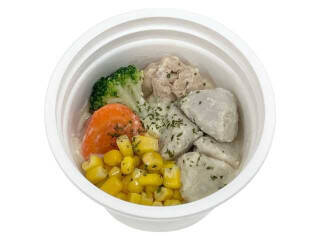 今週新発売の鶏肉まとめ！『ココナッツミルク仕立てのバターチキンカレー　もち麦入りご飯』、『鶏五目おこわおにぎり』など♪