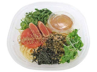 今週新発売のコンビニパスタまとめ！『鮭とほうれん草のクリームスープパスタ』、『照焼チキンのパスタサラダ』など♪