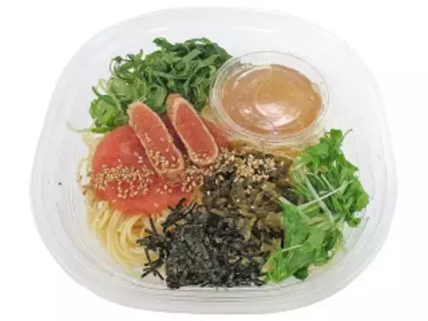 「今週新発売のコンビニパスタまとめ！『鮭とほうれん草のクリームスープパスタ』、『照焼チキンのパスタサラダ』など♪」の画像