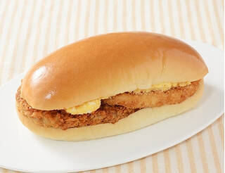 今週新発売の卵料理まとめ！『よくばりサンド　ハムカツ＆たまごマカロニ』、『ふんわり玉子のオムそば』など♪